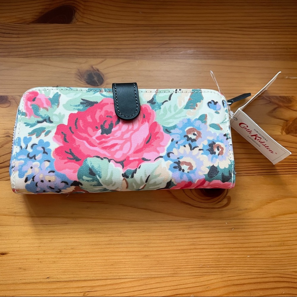 Cath Kidston Global Wallet Bloomsbury Bouquet